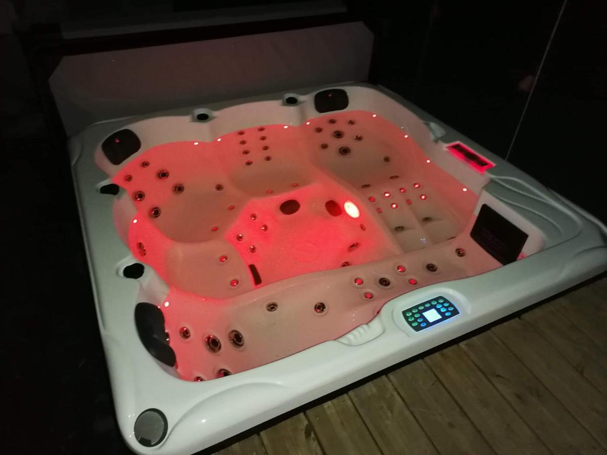Cyris - Chambres Duplex Climatisees - Spa & Piscine Centre Ville Saint-Germain-des-Fosses المظهر الخارجي الصورة
