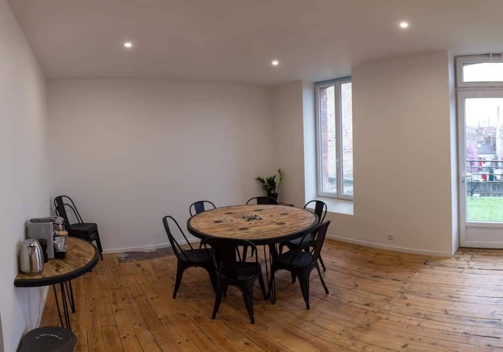 Cyris - Chambres Duplex Climatisees - Spa & Piscine Centre Ville Saint-Germain-des-Fosses المظهر الخارجي الصورة