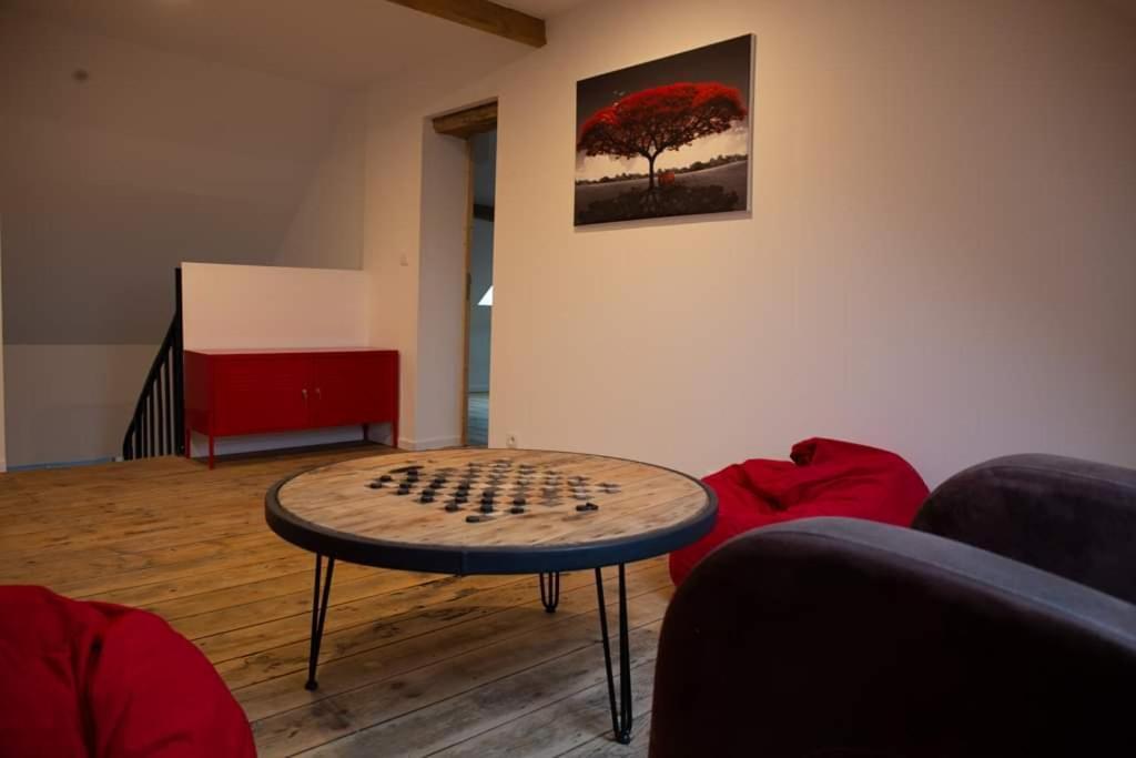 Cyris - Chambres Duplex Climatisees - Spa & Piscine Centre Ville Saint-Germain-des-Fosses المظهر الخارجي الصورة
